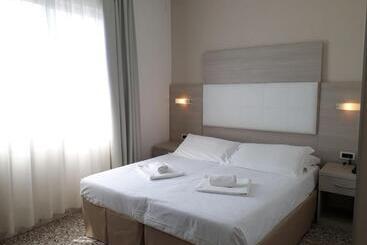 فندق Atenea Golden Star