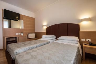 هتل Centro Benessere Gardel