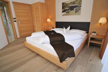 هتل Chalet Dlaces