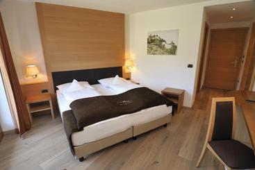 هتل Chalet Dlaces