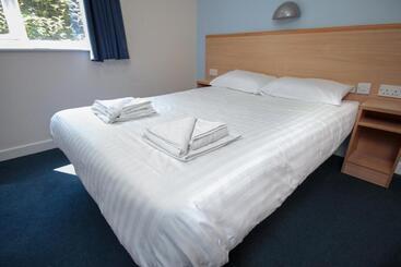 בית מלון כפרי Glasney Rooms, University Campus Penryn