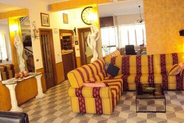 בית מלון כפרי La Salsesina