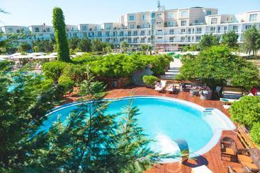 استراحتگاه Af Hotel Aquapark