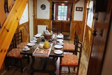 تختخواب و صبحانه Rowantree Cottage