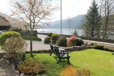 تختخواب و صبحانه Rowantree Cottage