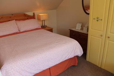 تختخواب و صبحانه Rowantree Cottage