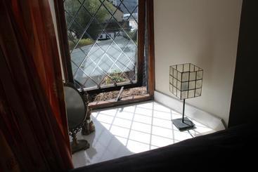 تختخواب و صبحانه Rowantree Cottage