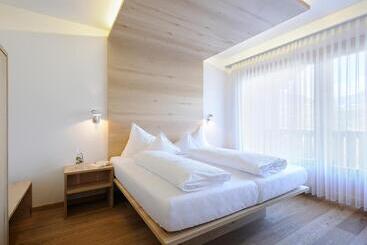 Bio & Wellnesshotel Pazeider   Healing Garden Above Meran