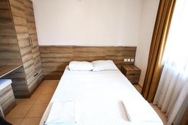 هتل Four Seasons Apart