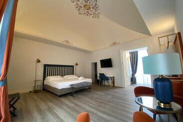 בית מלון כפרי Lanterne Magiche Ortigia Suites