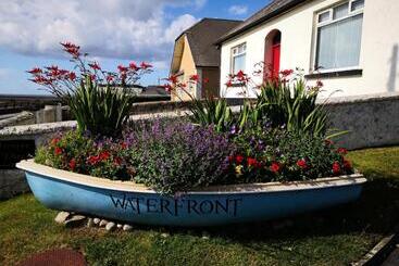 בית מלון כפרי Waterfront House & Restaurant