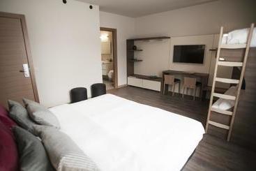 هتل Antwerp Inn