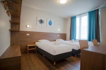 هتل Antwerp Inn