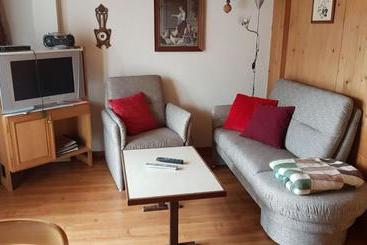 Hotell Chalet Uf Em Stutz 1