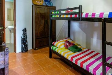 هاستل Ayo Homtel