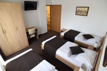 تختخواب و صبحانه Rooms Barba Niko Near Zagreb Airport