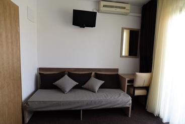 تختخواب و صبحانه Rooms Barba Niko Near Zagreb Airport