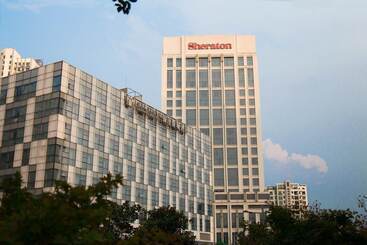 בית מלון כפרי Metropolo Zhenjiang Railway Station Wanda Square