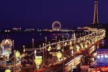 Palm Beach Hotel By The Sea