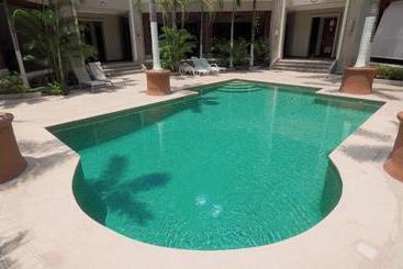 هتل Macaws Ocean Club