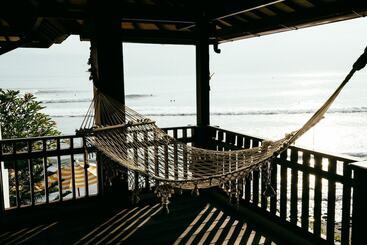 هتل The Point Surfcamp Bali