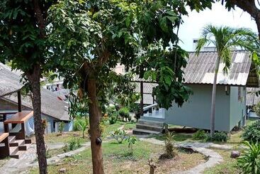 Отель Phupha Bungalow Haad Rin