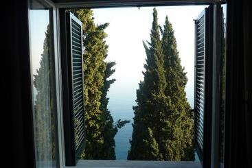 هتل Villa Ariston