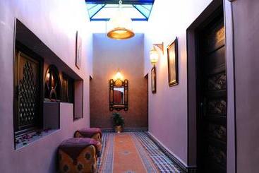 پانسیون Collier De La Colombe