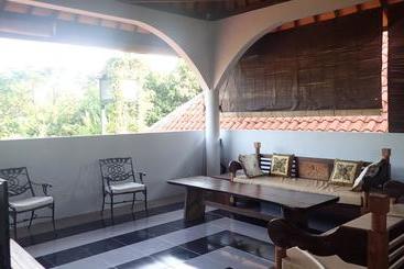 پانسیون Hibiscus House Pemuteran Bali