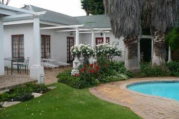 مبيت وإفطار A Tapestry Garden Guest House