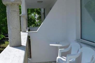 هتل Bravo 1 Apartments