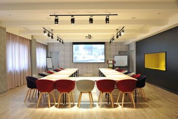 호텔 Campanile Shanghai Railway Station And People S Square