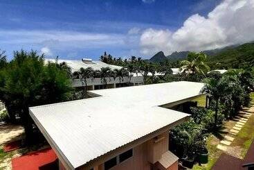 هتل Kiikii Inn & Suites