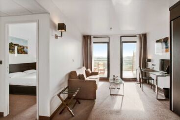 Отель Golden Tulip Pornic Suites