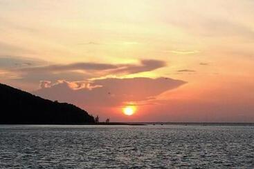 Отель The Pier Koh Phangan