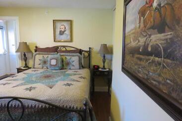 호텔 The Swope Manor Bed & Breakfast