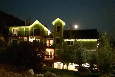 هتل Torchlight Inn