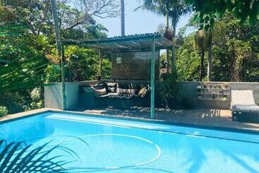 بنسيون Beach Forest Lodge