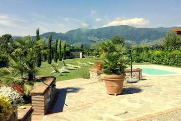 Villa In Lucca