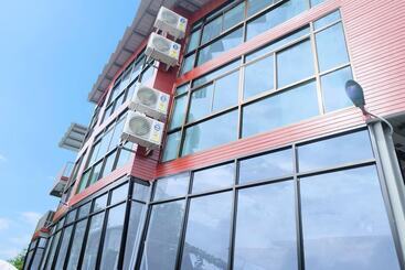 ホテル A Plus Deluxe