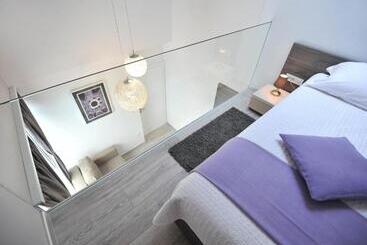 ホテル Apartments & Rooms Lavandula Exclusive