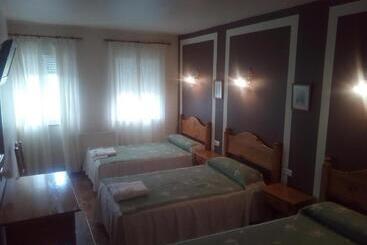 فندق Restaurante Las Camelias