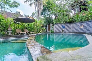 ビラホテル Sari Bamboo Bungalows