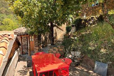 הוסטל Cerdeira  Home For Creativity