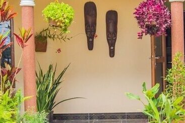 تختخواب و صبحانه Alpha Country Motel