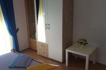 تختخواب و صبحانه Room Josip