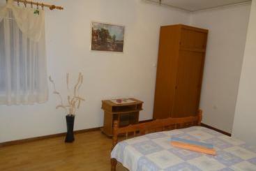 تختخواب و صبحانه Room Josip
