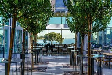 Ac Hotel By Marriott San Francisco Airport/oyster Point Waterfront