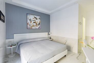 هتل Little Aurelius