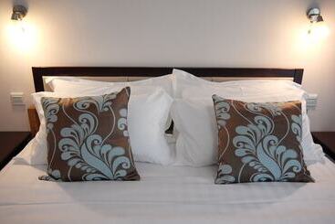 Luganvilla Business Hotel And Restaurant